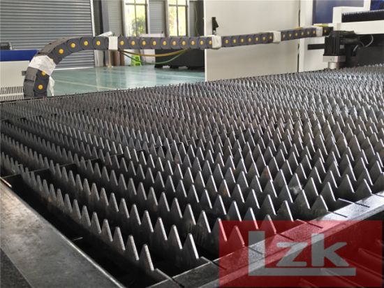 CNC-Stahlblech-Laserschneider für Stahlbleche von 0,9 bis 1,5 mm Dicke.
